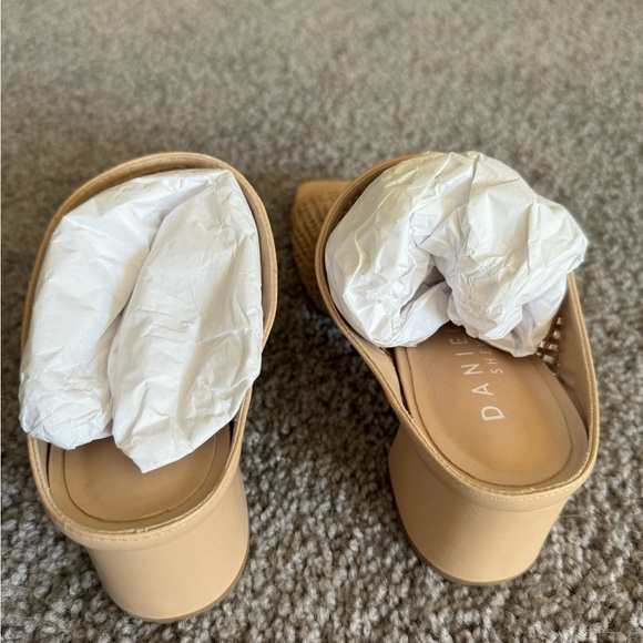 Daniella Shevel Salma Low Heel- Taupe Cream - Picture 5 of 10